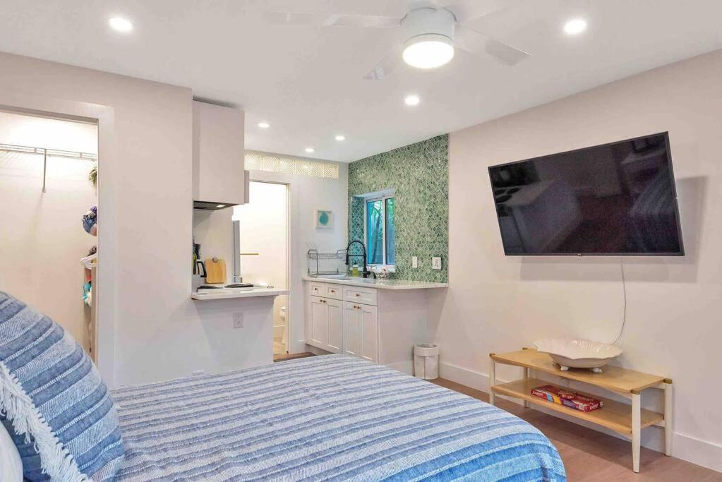 Charming Studio W Pool One Mile To Beach Pets Welcome 沃思湖 外观 照片