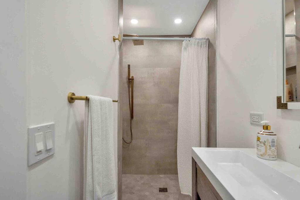 Charming Studio W Pool One Mile To Beach Pets Welcome 沃思湖 外观 照片
